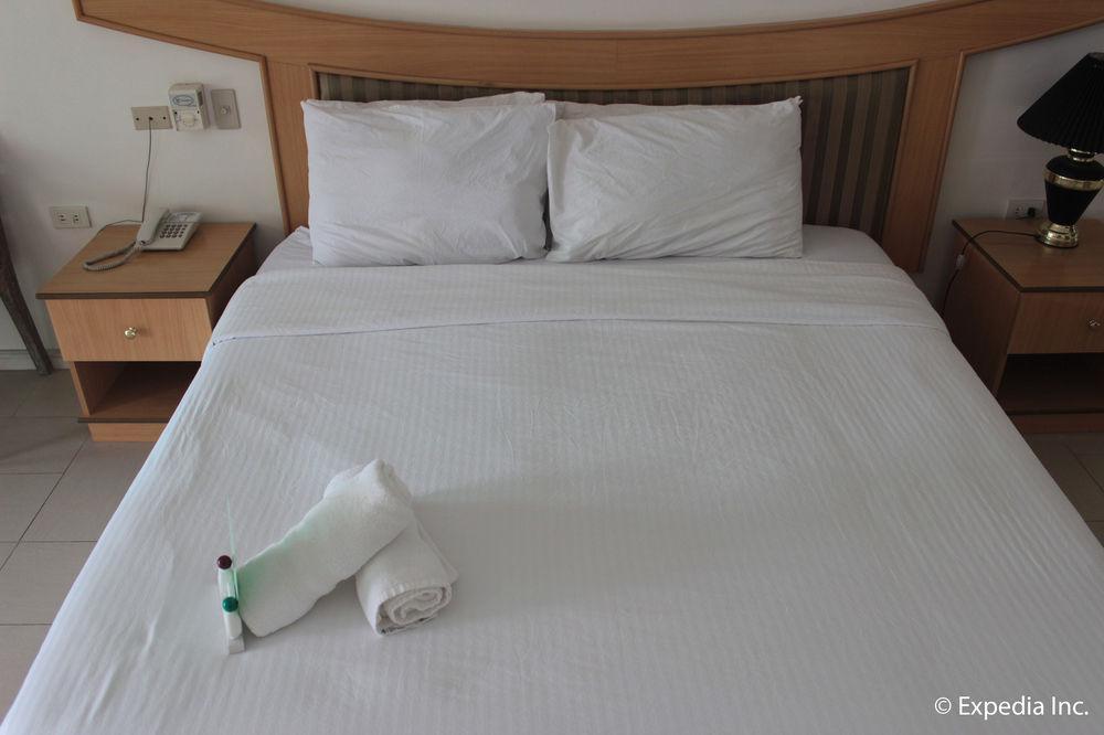 Wild Orchid Beach Resort Olongapo Eksteriør billede