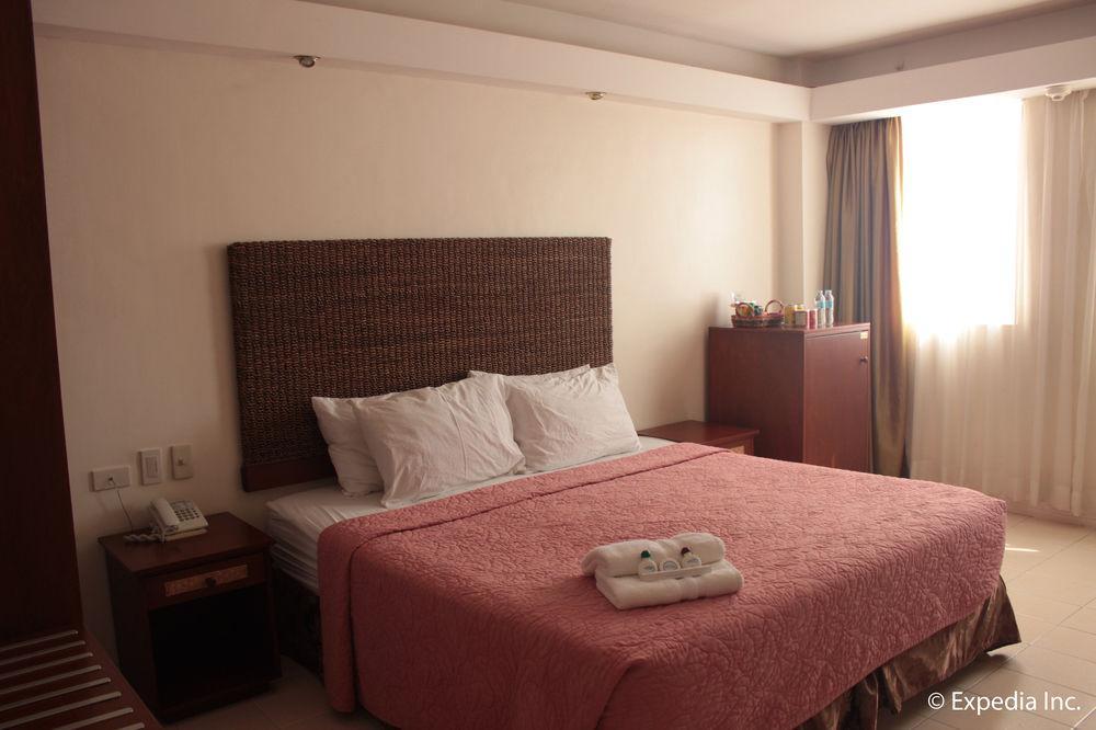 Wild Orchid Beach Resort Olongapo Eksteriør billede