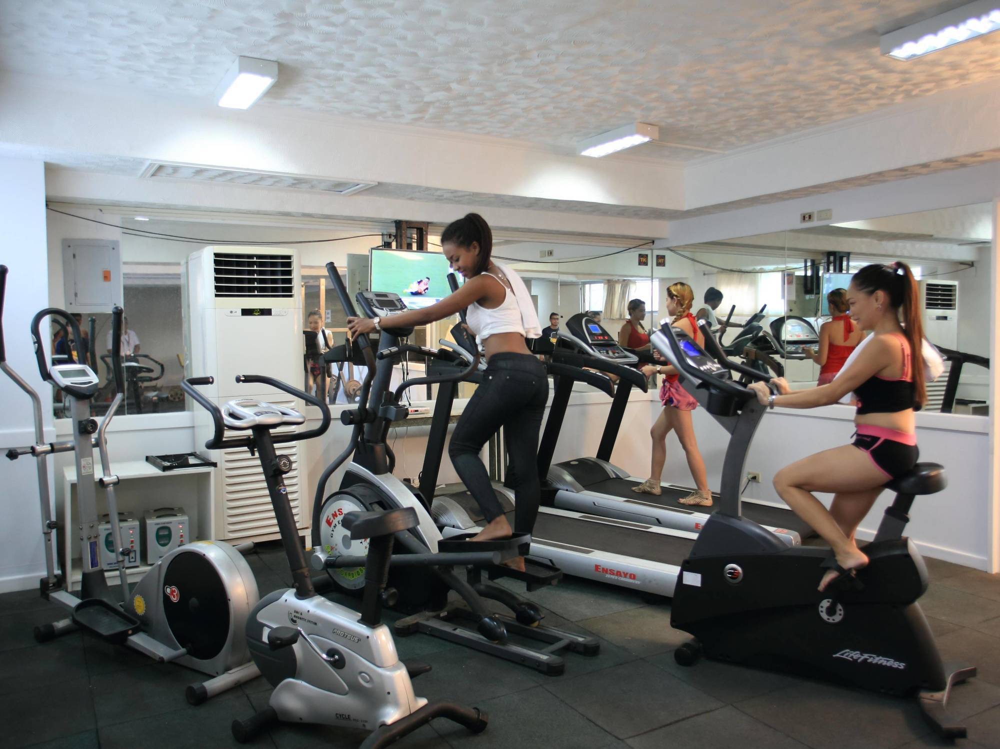Wild Orchid Beach Resort Olongapo Eksteriør billede